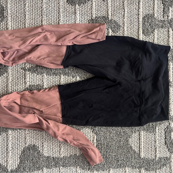 ALO Yoga Pants - ALO Yoga Black/ Dusty Rose Goddess Leggings
